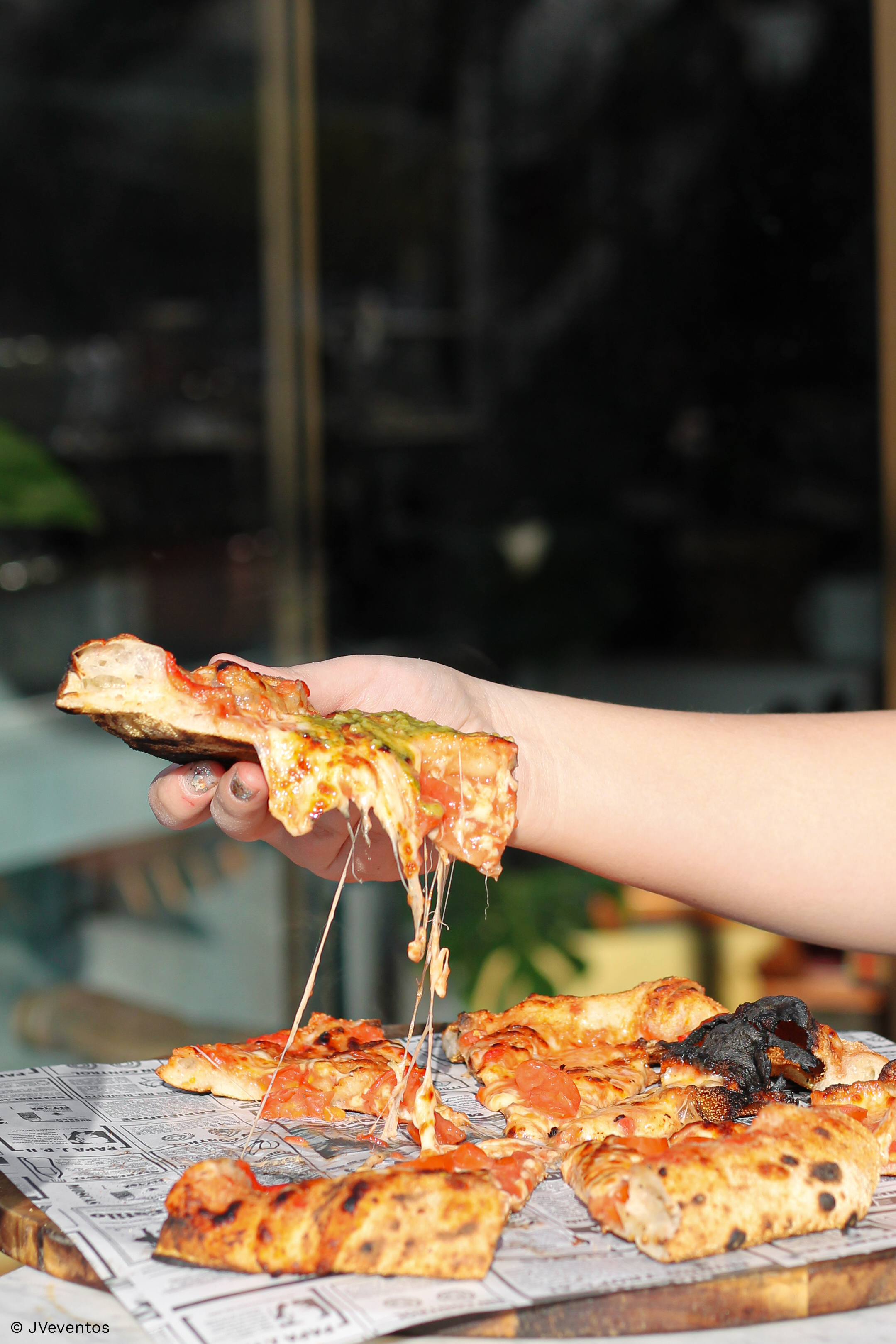Pizza para una reunión familiar de bautizo